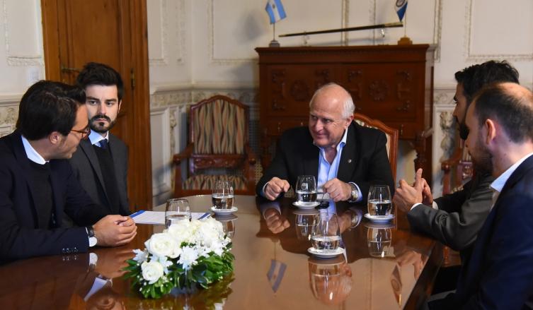 Lifschitz recibió a la comitiva de la OCDE  