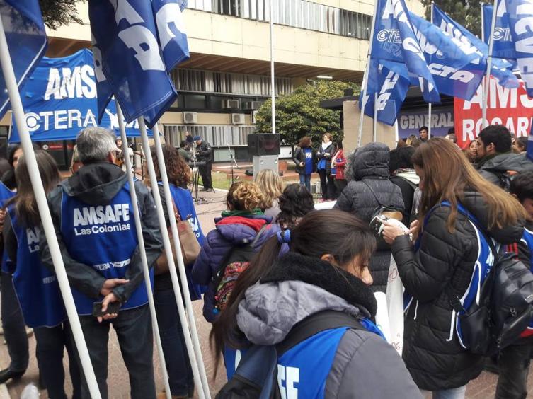 Piden transporte para docentes rurales