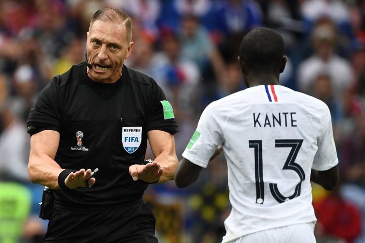 Qué chances tiene Pitana de dirigir la final del Mundial