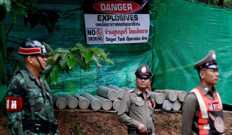 Rescatados cuatro de los niños atrapados en la cueva inundada de Tailandia