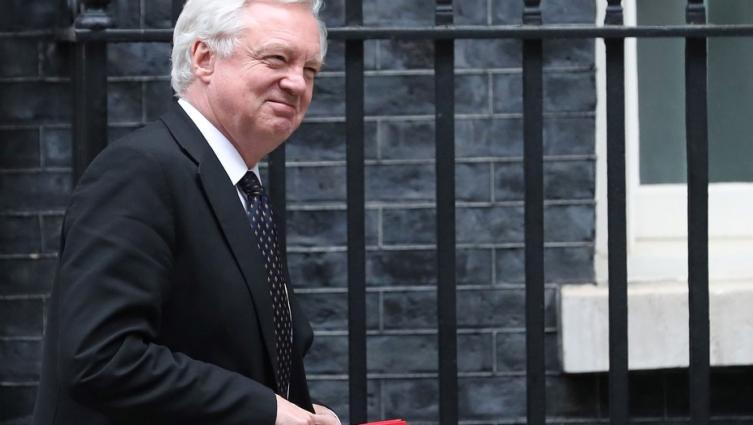Renunció el negociador británico del 