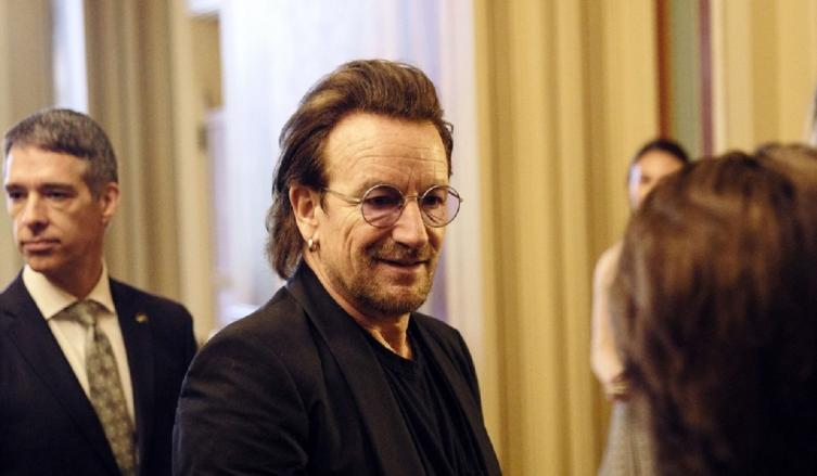 Bono y la viuda de Steve Jobs invierten en la educación en la Argentina