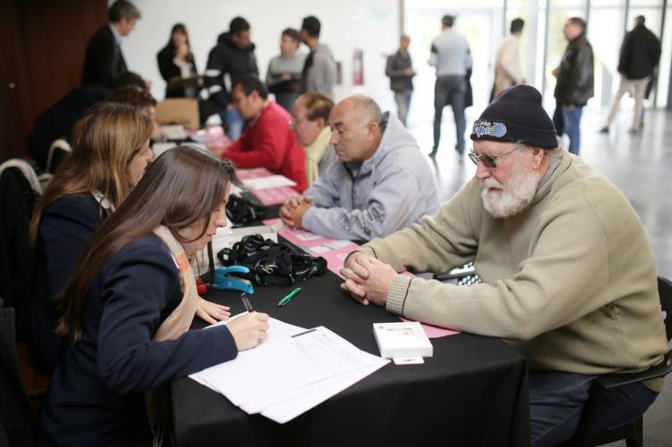 Más taxistas y remiseros recibieron posnets