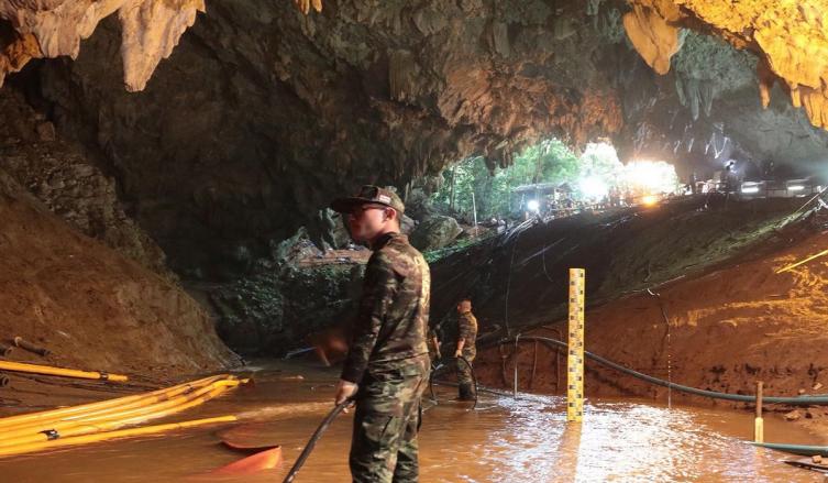Tailandia: el último buzo en salir de la cueva contó el dramático final del operativo