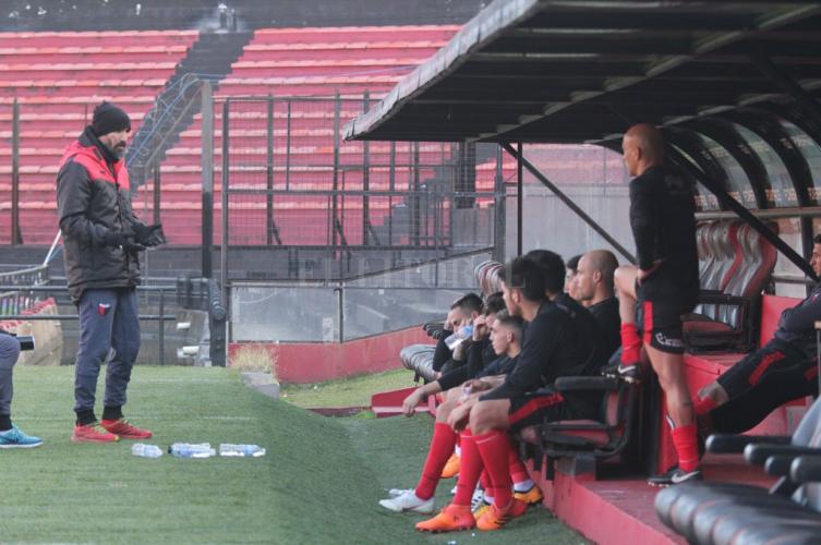 Colón pone todo y Rosario Central se lo guarda