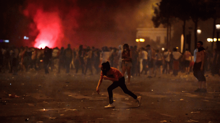 Francia: Dos muertos, heridos y saqueos en el festejo por el mundial