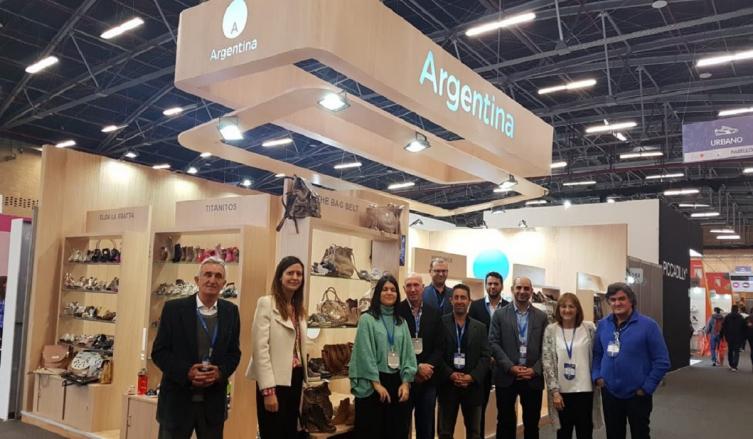 En la Feria Internacional del Cuero y el Calzado en Colombia