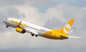 Un tripulante de FlyBondi empujó contra una pared a una pasajera