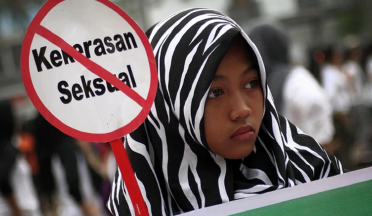Una adolescente violada por su hermano fue encarcelada por abortar en Indonesia