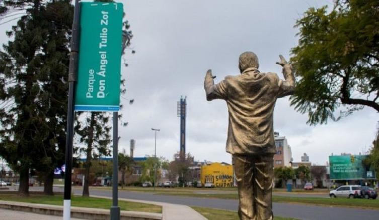 Emotiva inauguración de la plaza “Don Ángel Tulio Zof”