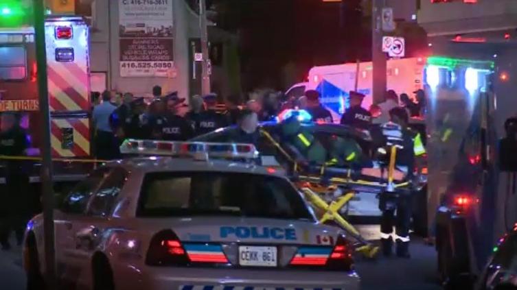 Dos muertos, entre ellos el tirador, y 13 heridos en un tiroteo en Toronto