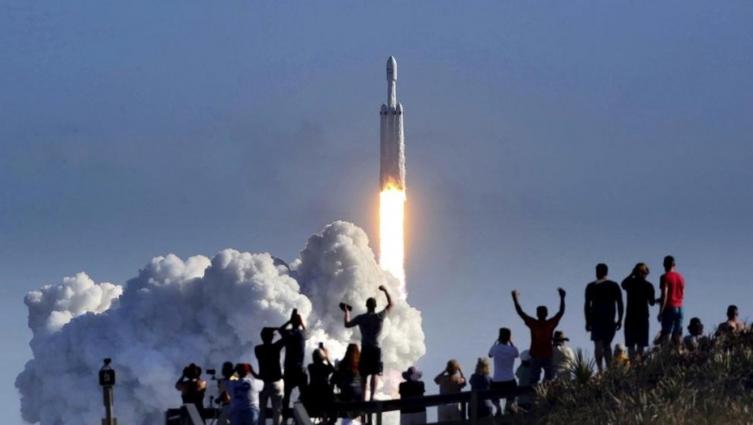 El nuevo plan de Facebook: lanzar un satélite que brinde internet en 2019