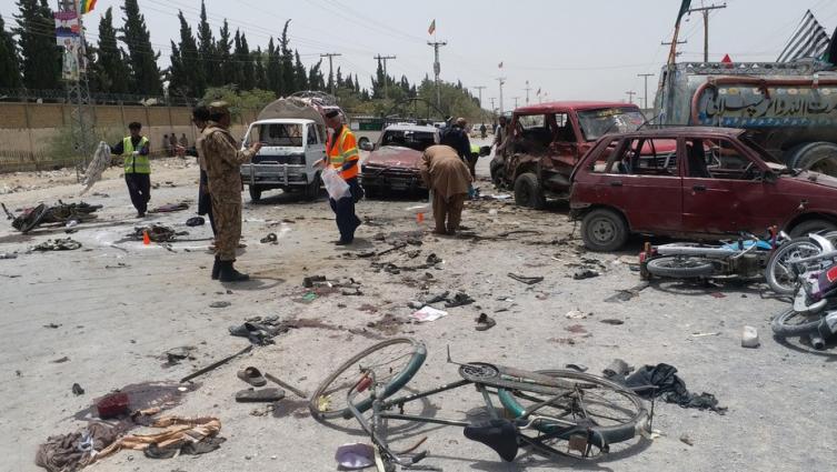 Al menos 28 muertos en un atentado cerca de un colegio electoral en Pakistán