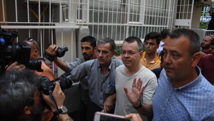 Trump amenaza con sanciones a Turquía y exige la liberación de un pastor