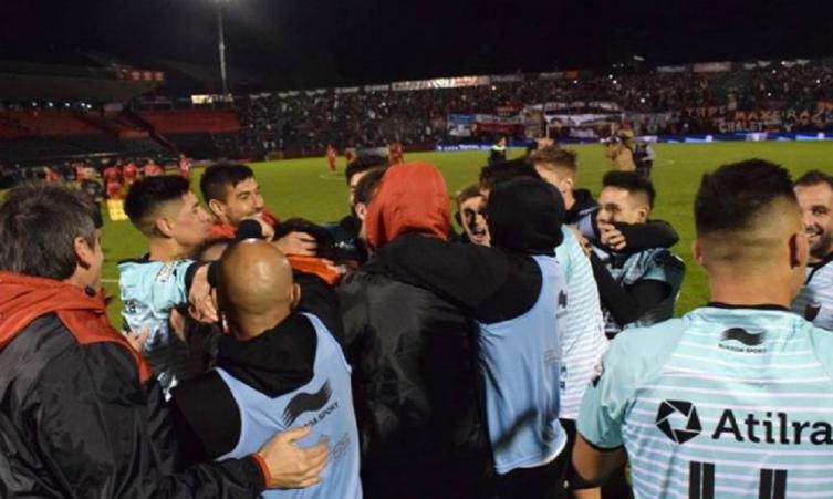 El plantel de Colón arrancó su viaje hacia San Pablo