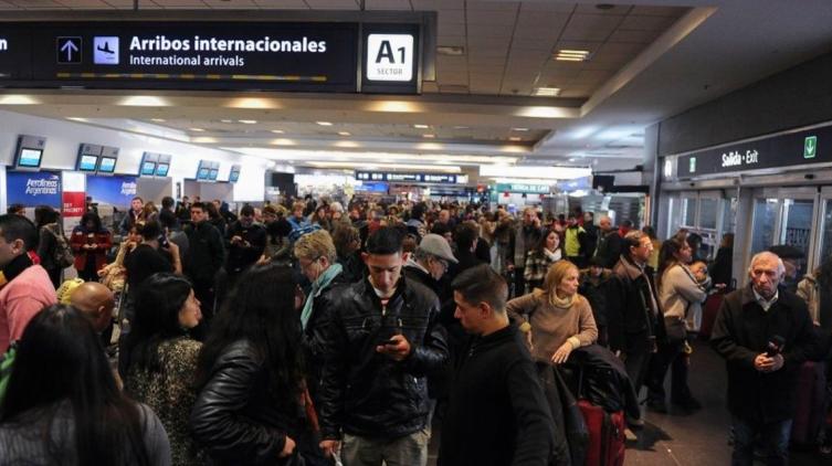 ¿Son puntuales las aerolíneas que ofrecen precios 