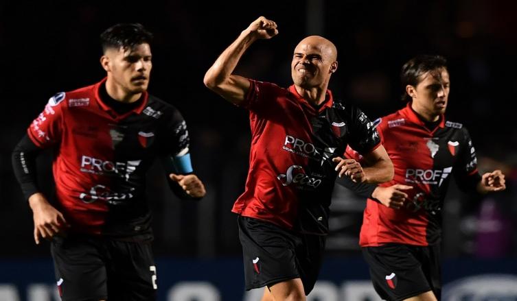 Colón consiguió una victoria histórica en el Morumbí