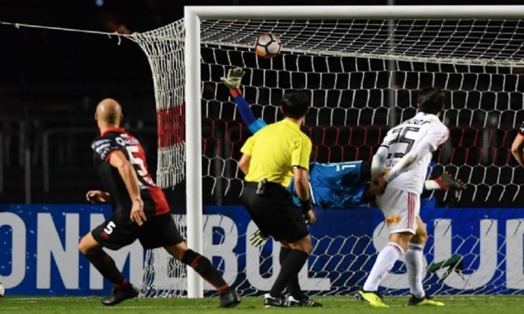 Mirá el golazo de Fritzler que hizo historia en el Morumbí