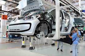 La industria sintió el shock de la corrida cambiaria y cayó 8,1% en junio