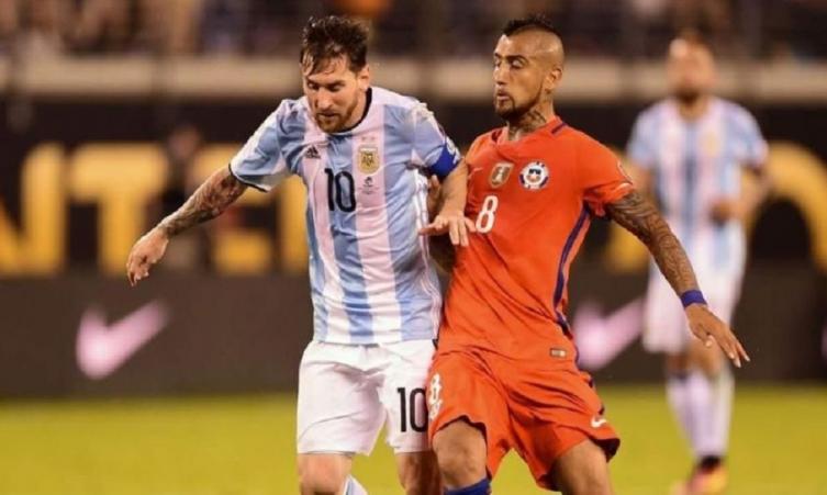 Arturo Vidal a un paso de Barcelona: el día que se burló de Messi