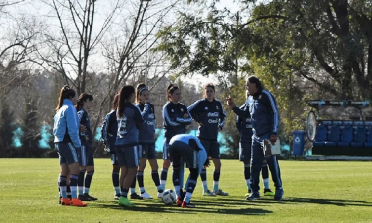 La selección femenina de fútbol se entrena por el sueño Mundial: quiénes son sus 26 jugadoras