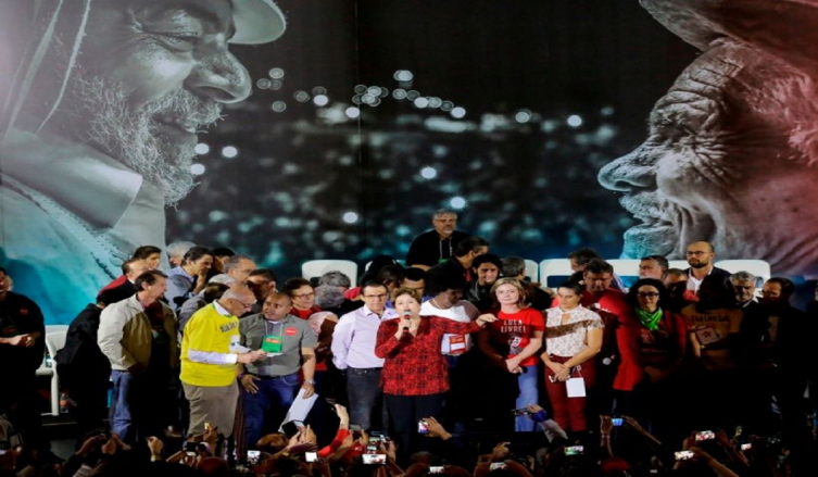 Desde la cárcel, Lula oficializó su candidatura a la presidencia de Brasil