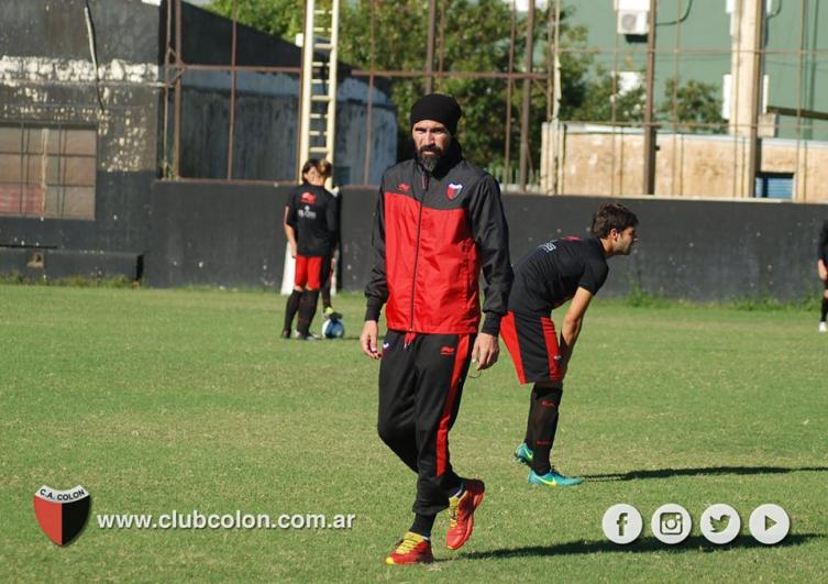 Colón retomó los trabajos pensando en la Superliga
