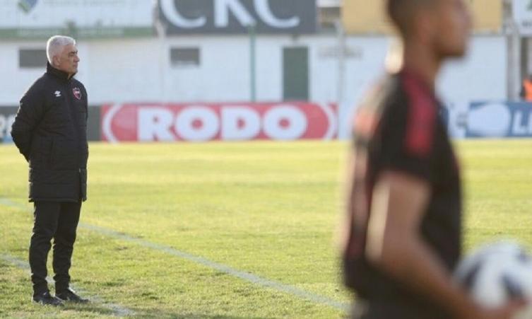 De Felippe, tras la goleada: “Nos faltarían uno o dos refuerzos”
