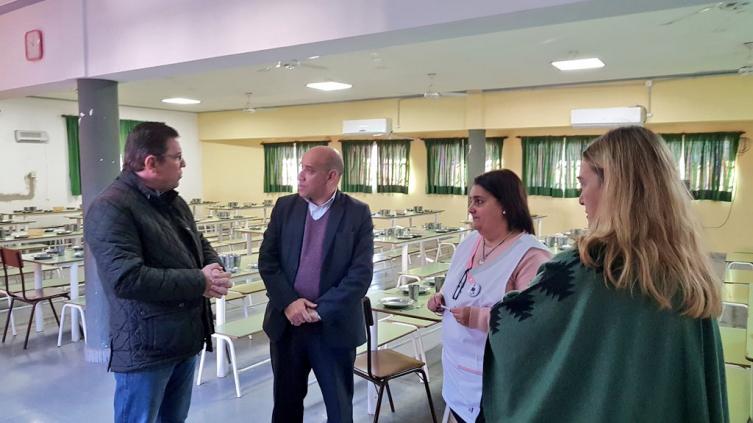 Borla junto a delegado de la Regional IV de Educación