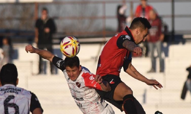 Patronato y Colón empataron sin goles y con algunas jugadas polémicas
