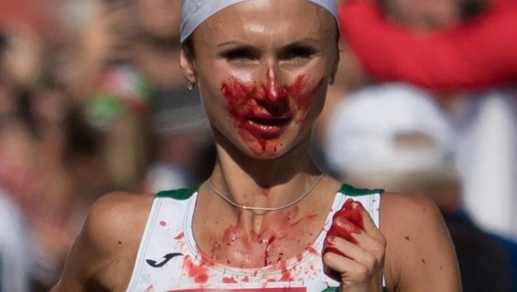 La impactante imagen de la ganadora de la maratón de Berlín