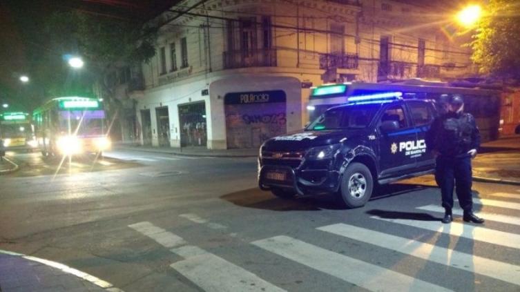 Al menos 20 disparos de arma de fuego contra un edificio 