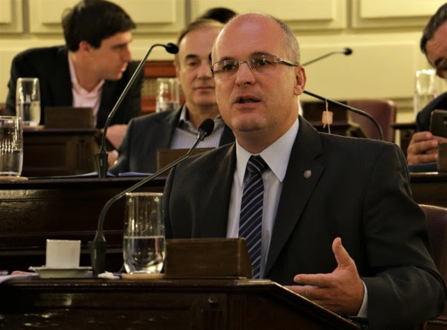 “Es un arrebato a los recursos de los santafesinos”