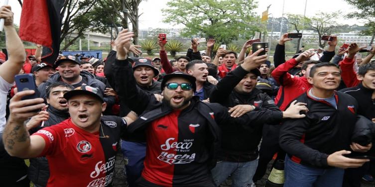 La previa del partido ante San Pablo en las inmediaciones de Colón