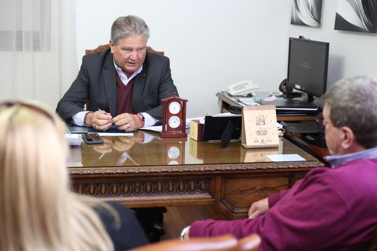 Fascendini entregó aportes