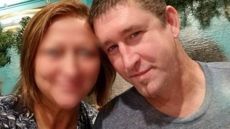 EE.UU.: Dos nenes mataron al novio de su mamá cuando intentaba estrangularla