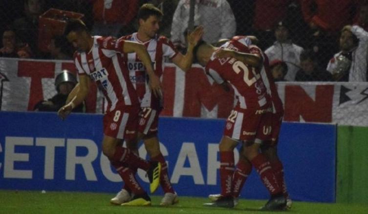 Unión rescató un punto sobre el final ante San Martín de Tucumán
