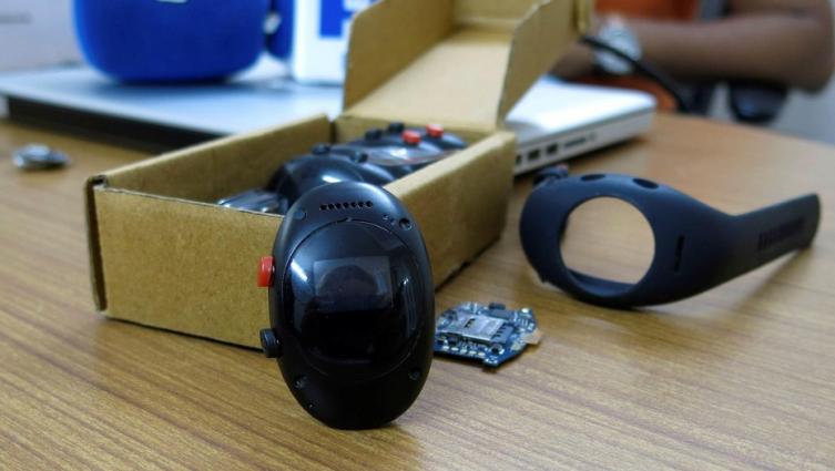 Cómo funciona el reloj con GPS pensado para reducir las agresiones sexuales