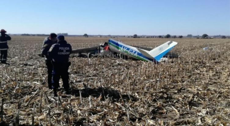 Dos muertos al estrellarse un avión en Córdoba
