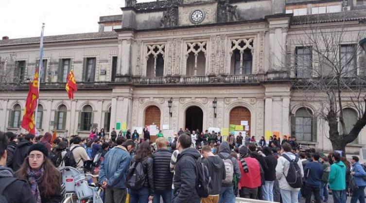 Abrazo a la UNL por la Educación Pública