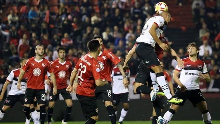Se desgarró Paredes y De Felippe deberá hacer otro retoque