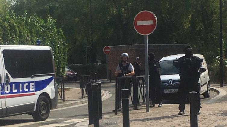París: al menos dos muertos en un ataque con cuchillo al grito de 