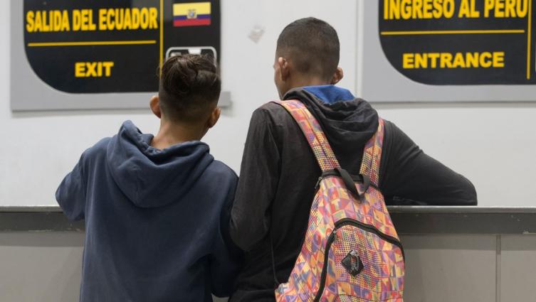 Perú: entró en vigencia el pedido de pasaportes a los venezolanos