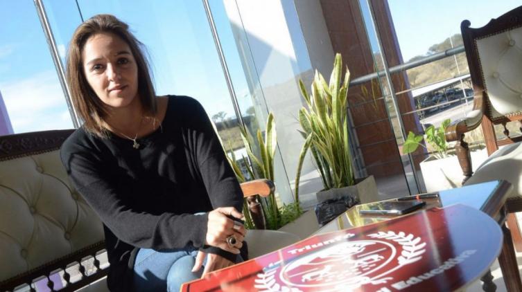 La ministra de Educación de San luis, se grabó borracha y drogada en Europa