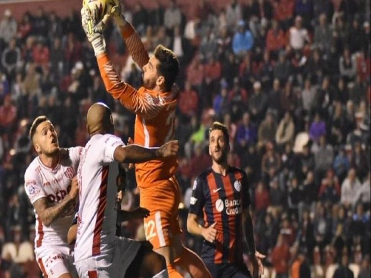 Unión empató agónicamente ante San Lorenzo y sigue invicto en el 15 de Abril