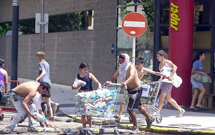 La BBC compara la situación del país con 2001