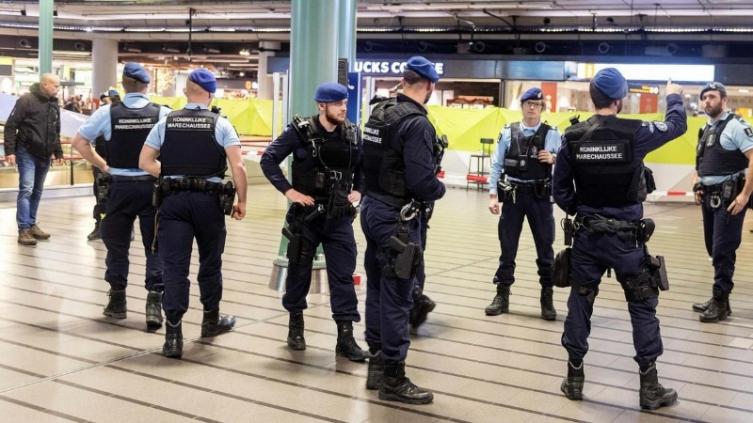 Ataque a cuchillazos en la estación de trenes de Ámsterdam: hay 3 heridos