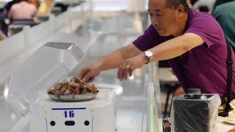 Así funciona el restaurante con robots en lugar de mozos