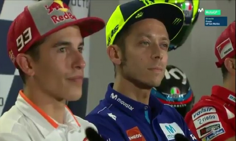 La reacción de Valentino Rossi cuando Marc Márquez le pidió hacer las paces en público