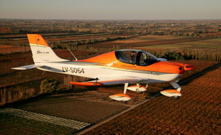 Se presentó un nuevo avión escuela   